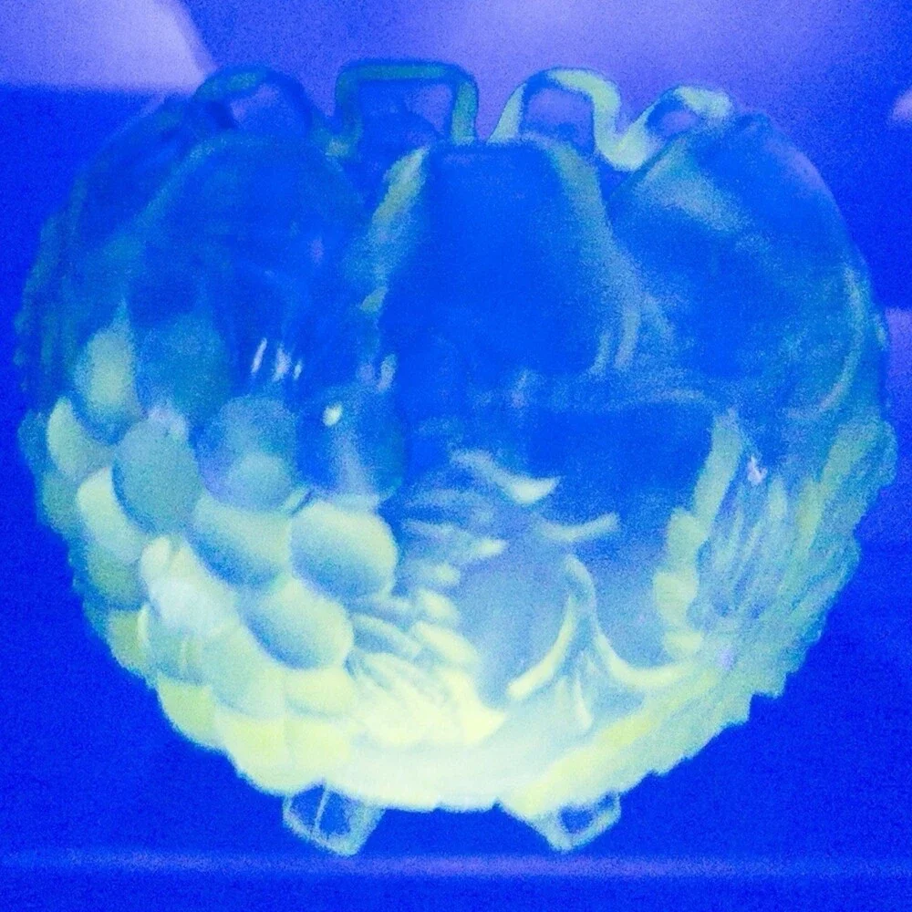 Antique Dugan Glass GRAPE DELIGHT Iridescent White Carnival Glass Rose Bowl GLOW